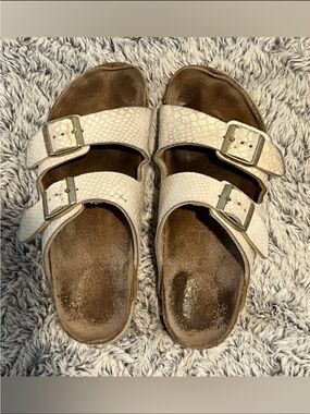 Birkenstock Iridescent White Scale-Print Arizona Buckle Sandals Size 36 US 5-5.5